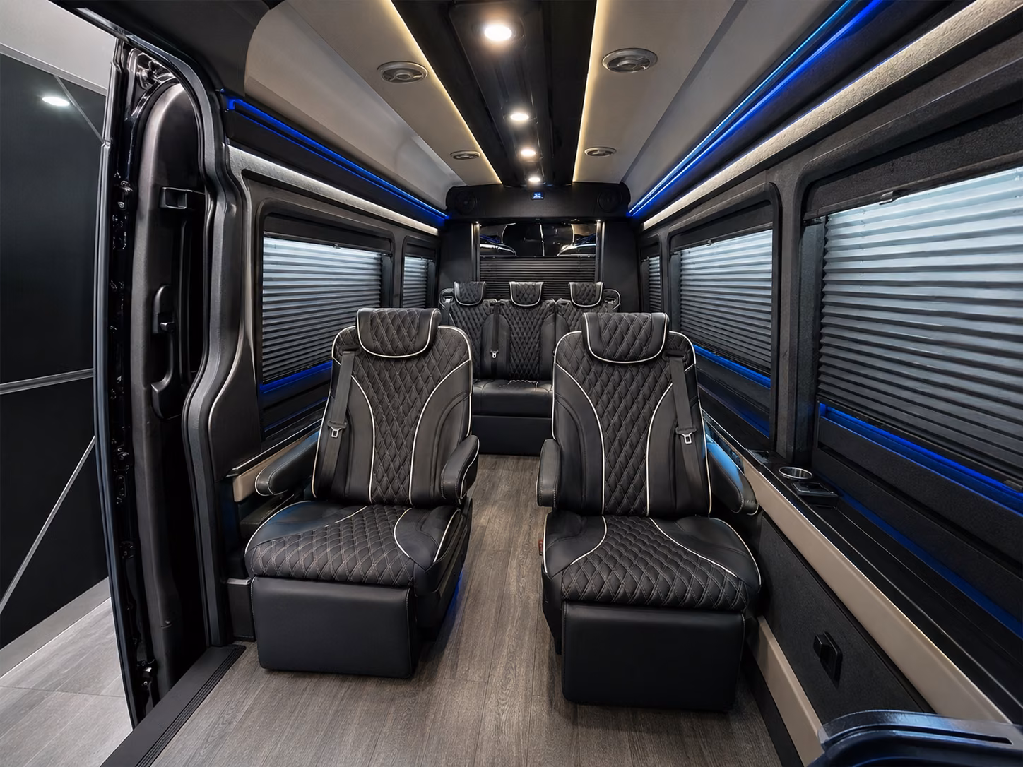 choosing the right bus size for your newport beach airport run